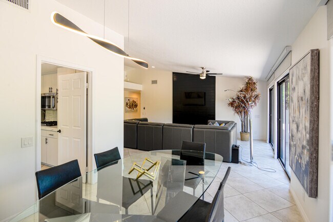 Building Photo - 74830 Waring Ct