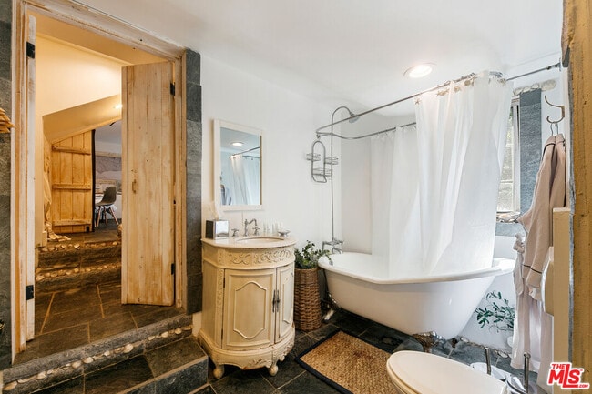 Building Photo - 2851 Seabreeze Dr