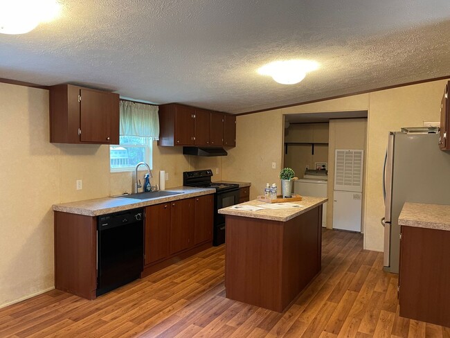 Building Photo - 3 Bedroom 2 Bathroom-Manufactured Home In Shallotte NC