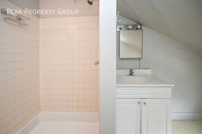 Building Photo - 2431 Ohio Ave