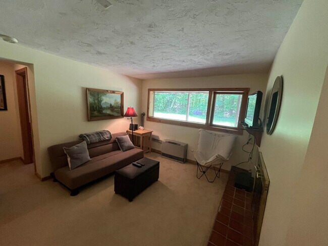 Building Photo - 35 Woodland Pines Rd