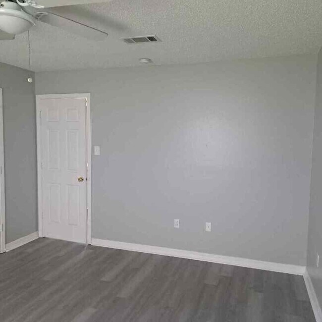 Building Photo - 42493 Barry Ct