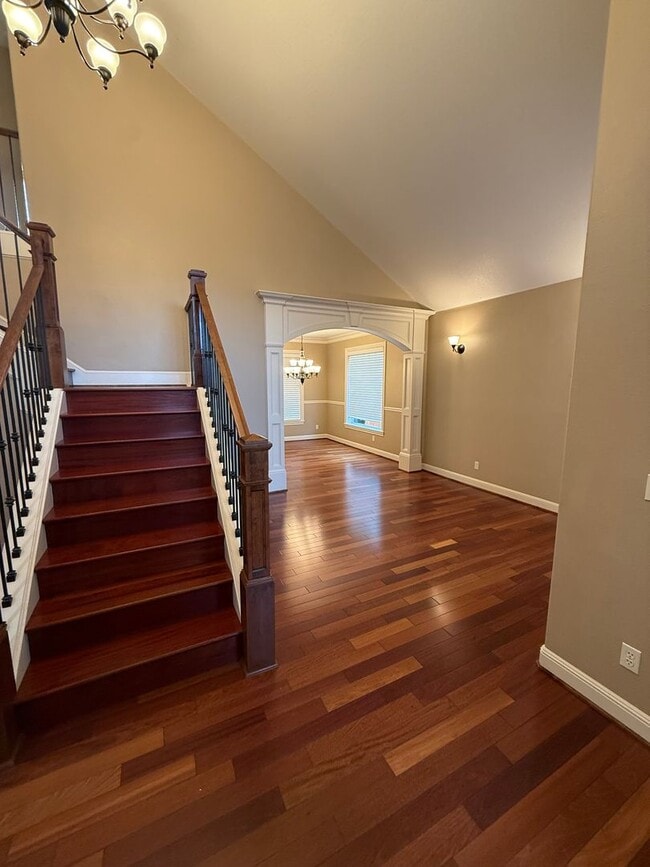 Building Photo - Goregous 5 Bedroom Home! Great Location! Vaulted Ceilings! Fenced Yard! 3- Car Garage & More!