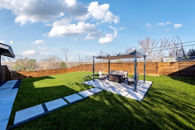 Building Photo - Gorgeous New Remodel with a Bright and Open Floorplan