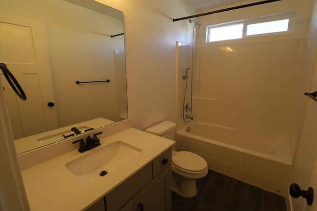 Building Photo - Upgraded Pet Friendly Lehi townhome