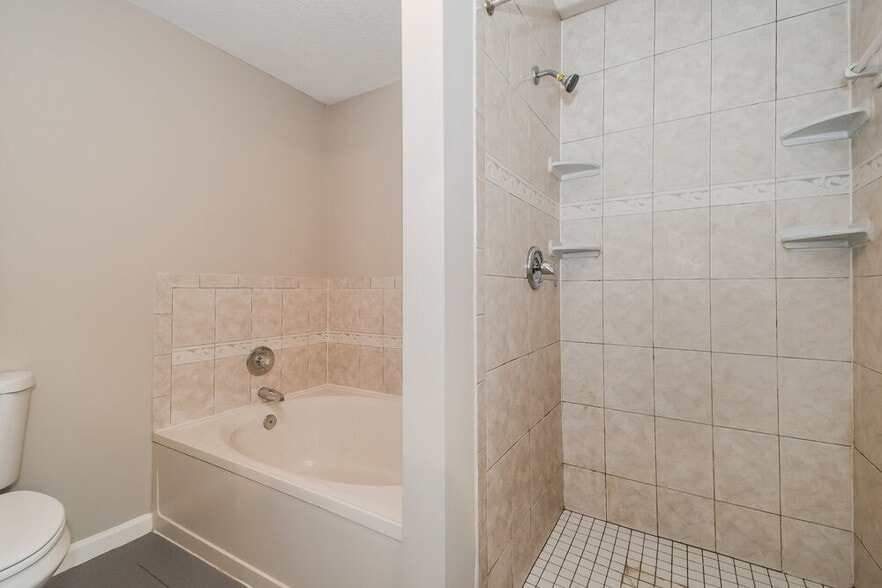 Building Photo - 14275 Portulaca Ave S