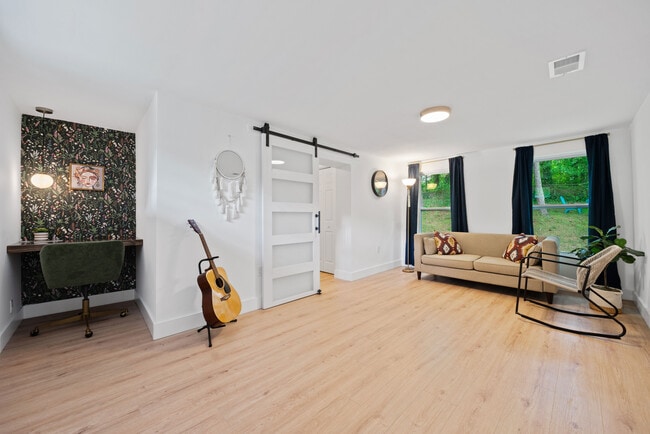 Building Photo - 3964 Gretna Green Dr