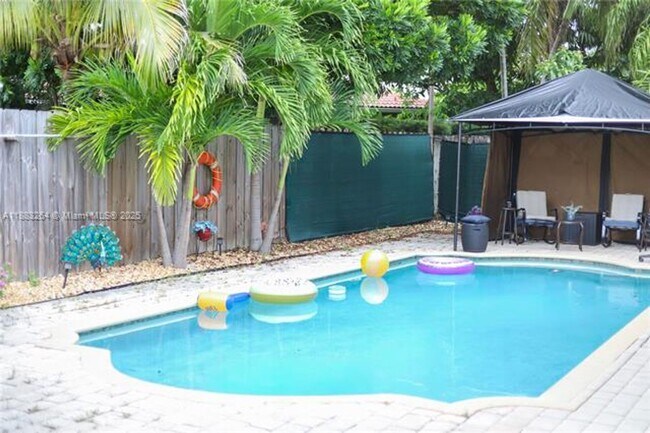 Building Photo - 2106 NE 40th Ave