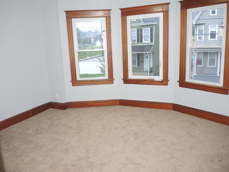 Building Photo - 1107 W Lincoln St