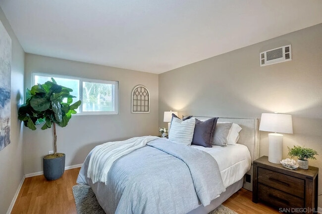 Building Photo - Bright 1BR with Private Balcony, In-Unit Laundry & Pool Access in Central San Diego