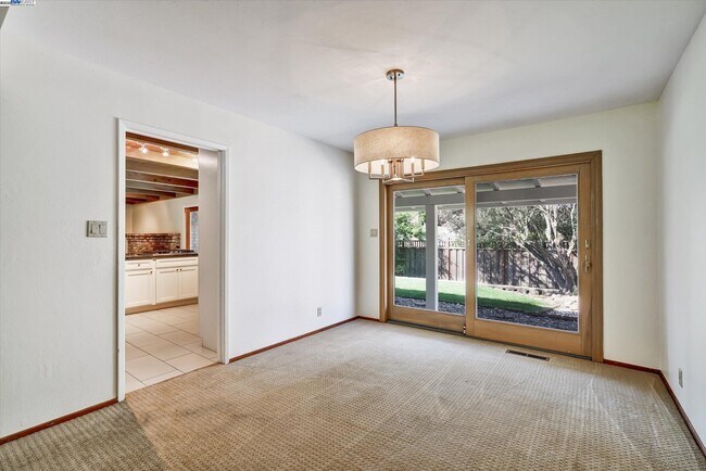 Building Photo - 613 Huntleigh Dr