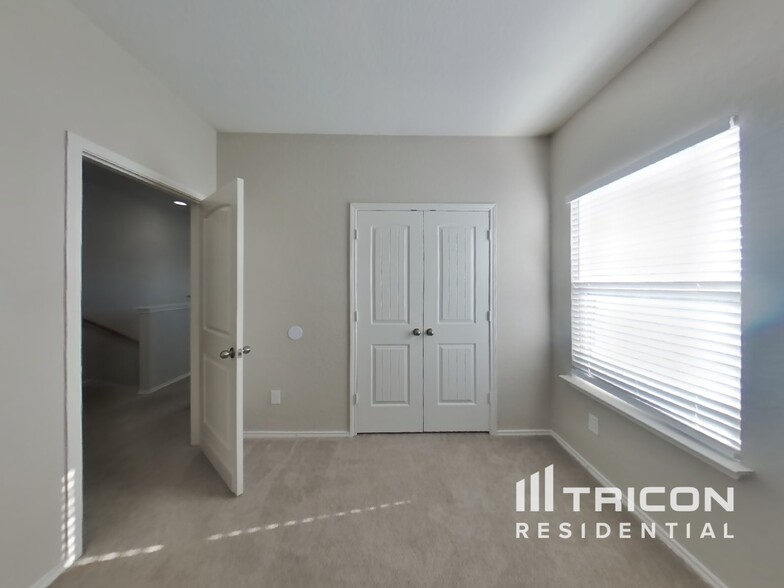 Building Photo - 9047 Kissena Park