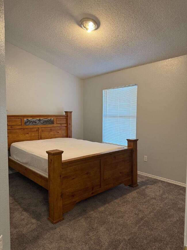 Building Photo - "Charming 3-Bed Oasis with Granite Touches & Cozy Fireplace in El Paso!"
