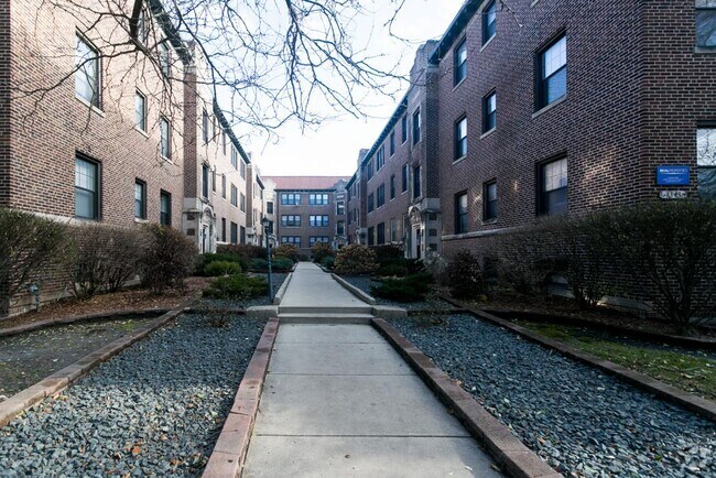 Building Photo - 1324 Oak Ave