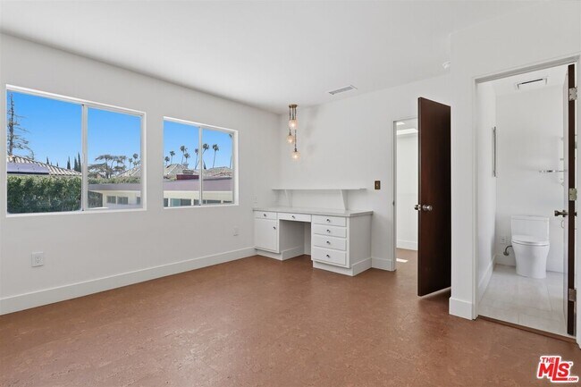 Building Photo - 444 S Windsor Blvd