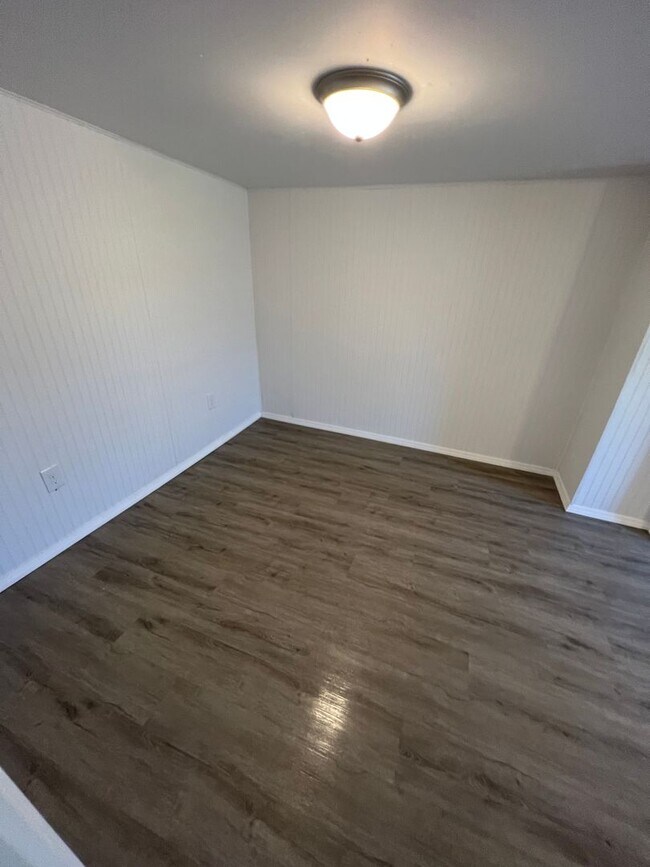 Building Photo - Remodeled 2 Bed 1 Bath House Available 4-15-2024