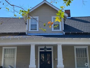 Building Photo - 2 Bed 1 Bath Apartment with Historic Charm