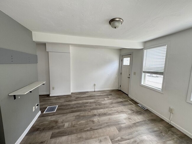 Building Photo - 34 Cutler St