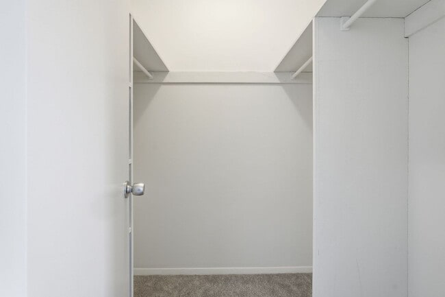 Building Photo - Sun-Filled 1BR/1.5BA with Garage Parking in The Willoughby!