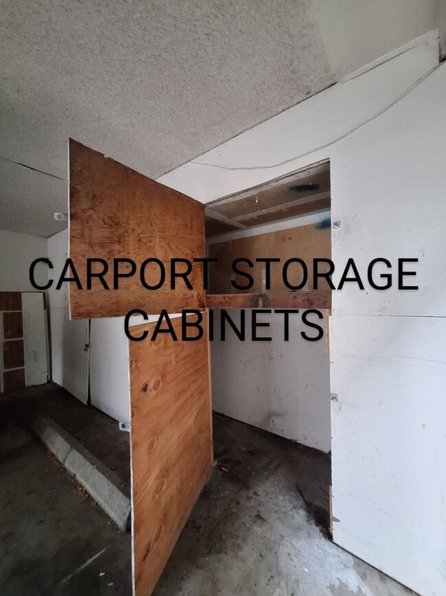 Building Photo - Ground Floor 2bd Condo With On-site Laundry, Carport, & Pool!