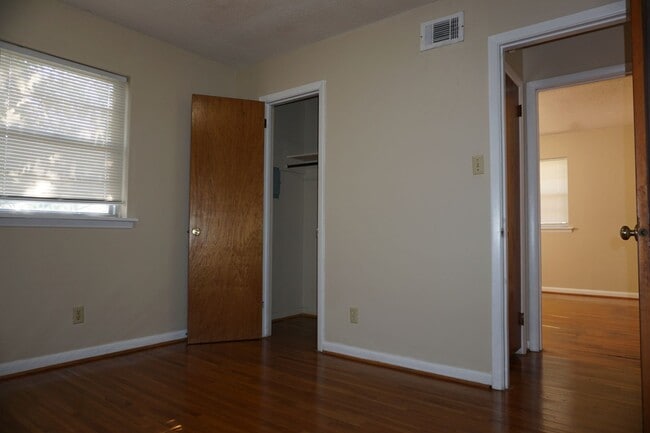 Building Photo - 77 Somerset Dr