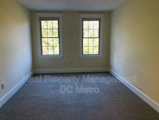 Building Photo - 815 Maryland Ave NE
