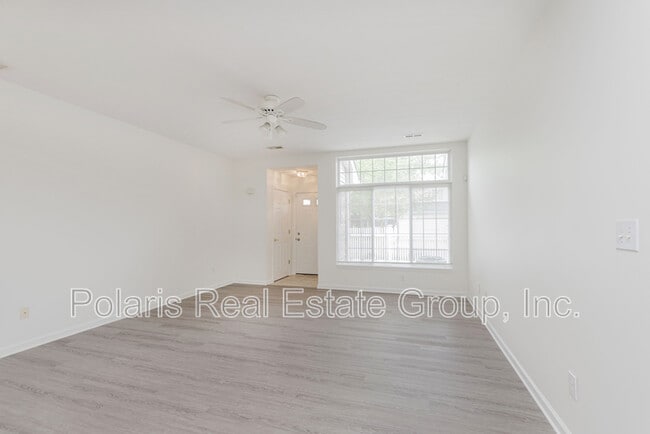 Building Photo - 8422 Enclave Blvd