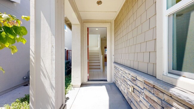 Building Photo - 1605 Rose Clover St