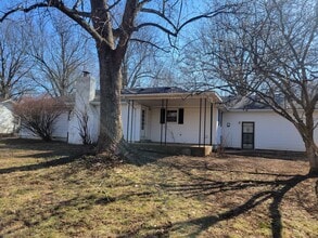 Building Photo - 3 Bedrooms! 2 Bath! Kickapoo Schools! Vill...