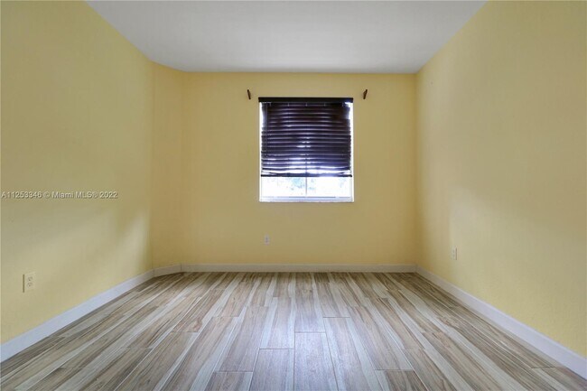 Building Photo - 2711 SE 16th Ave