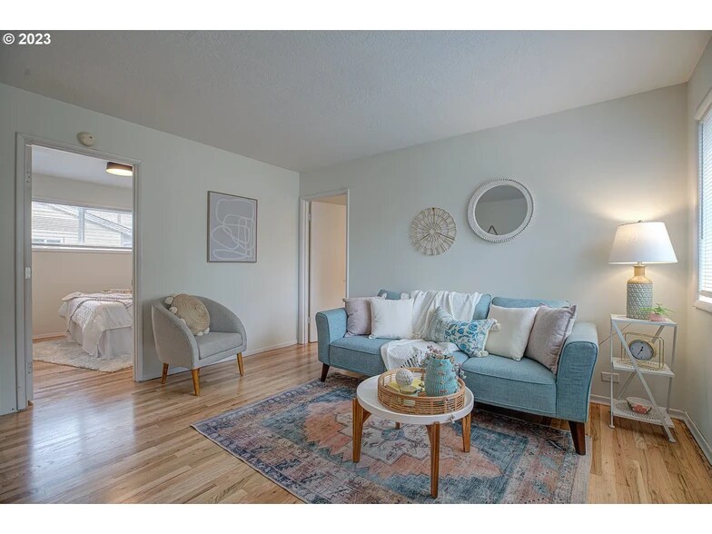 LIVING ROOM - 707 NE 92nd Ave