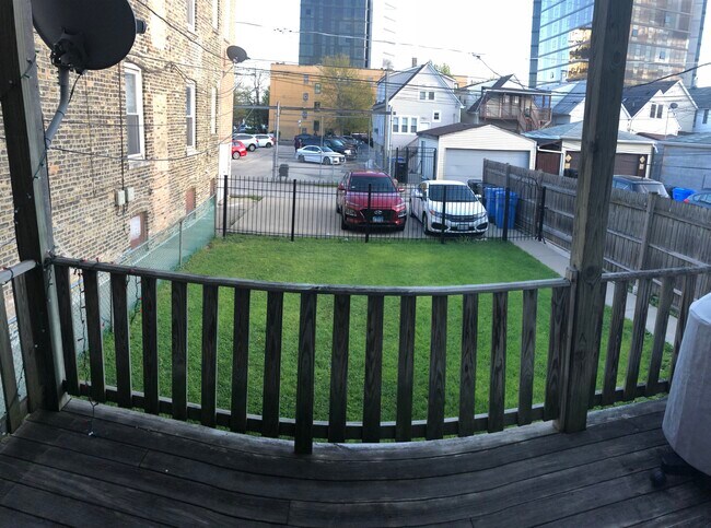 Building Photo - 2703 W Medill Ave