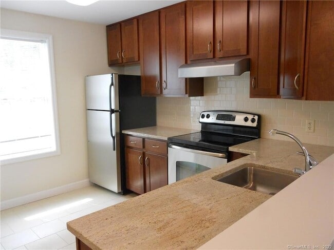 Building Photo - 9 Stoneridge Cir