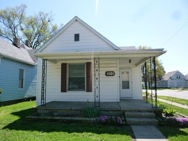 Primary Photo - 2 Bedroom Home with Attached Garage