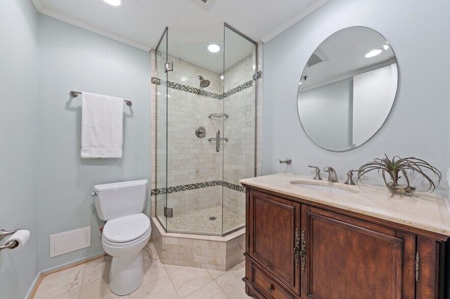 Building Photo - 680 N Lake Shore Dr