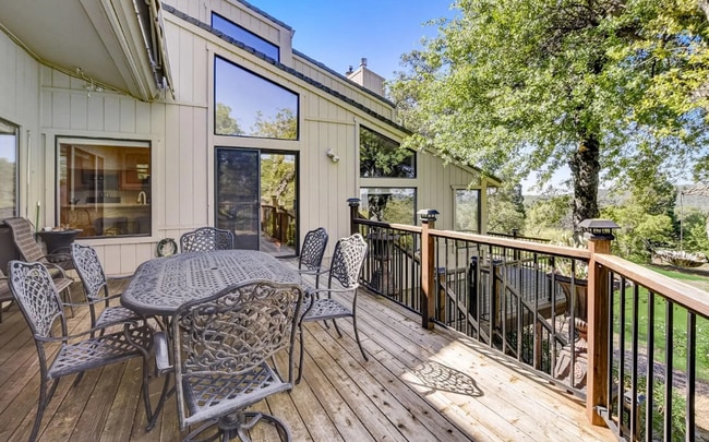 Building Photo - Bright 2-Bed/2-Bath Auburn Home with Sutte...