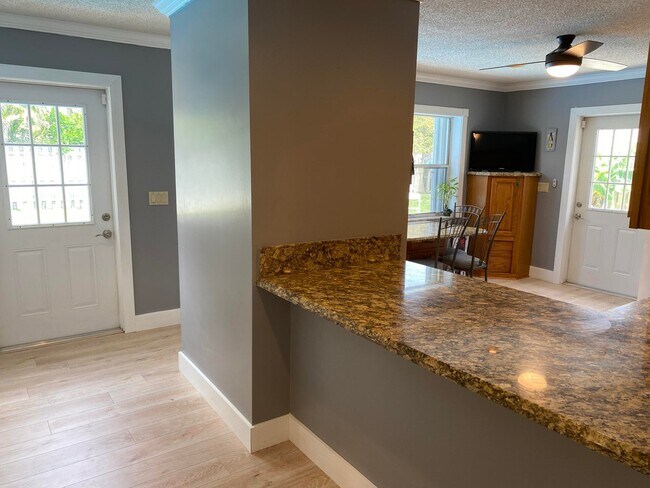 Building Photo - 2631 SW 4th St