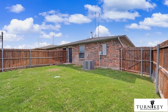 Building Photo - 141-143 Crossbow Ct.