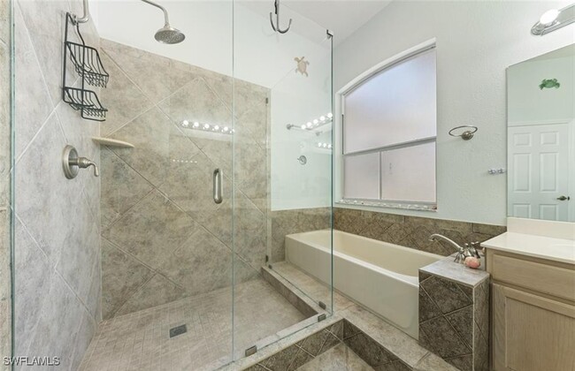 Building Photo - 9050 Las Maderas Dr