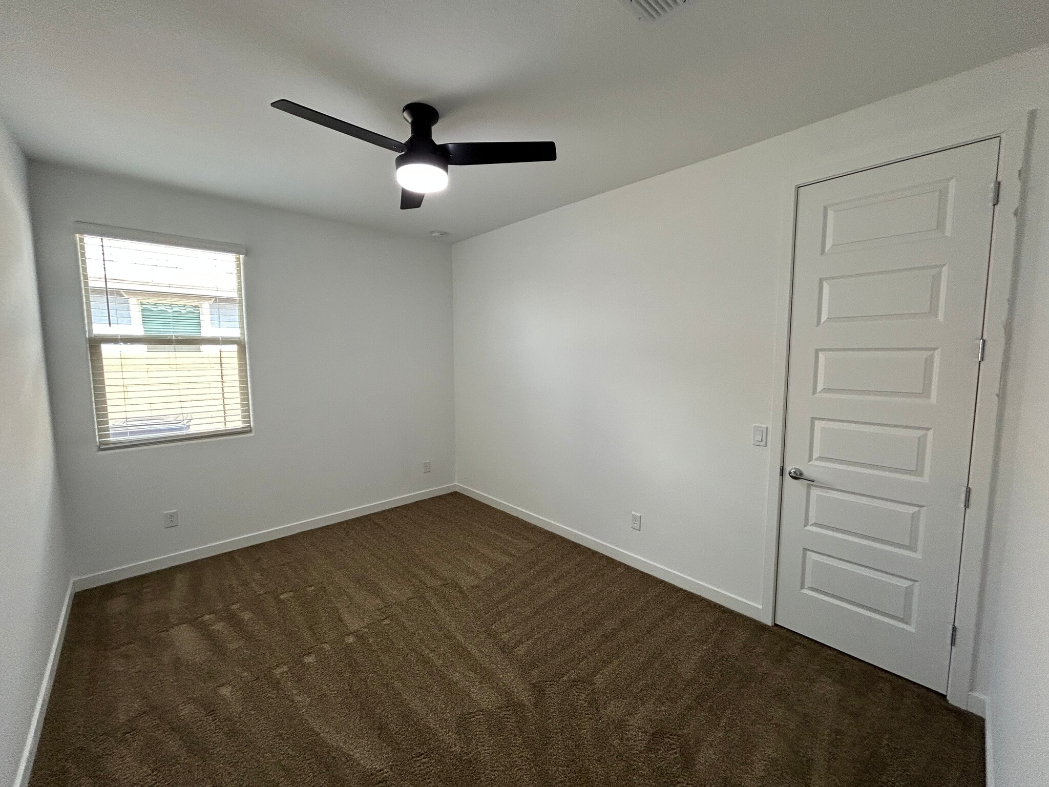 Building Photo - 2241 E Meadowview Ct