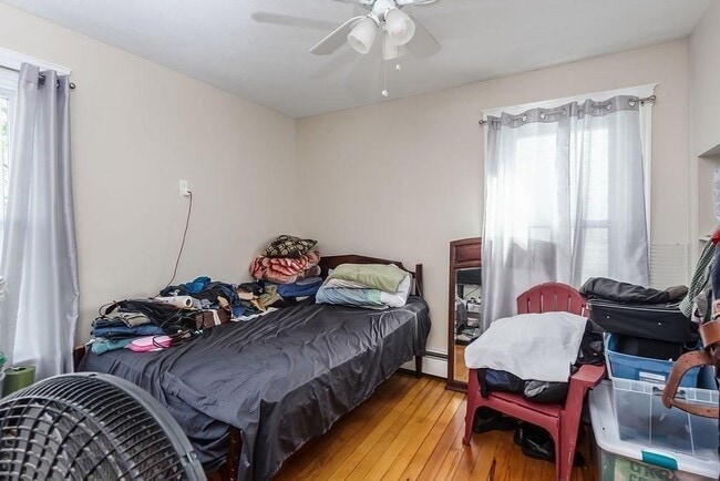 Building Photo - 24 Chaplin St