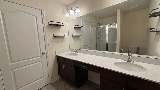 Building Photo - 2/2.5 Townhome in Prestwick – Garage & Screened Patio