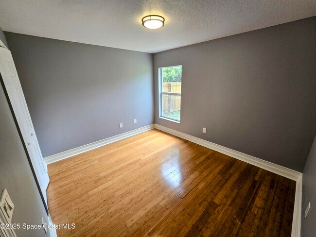 Building Photo - 1662 Tigard St SE