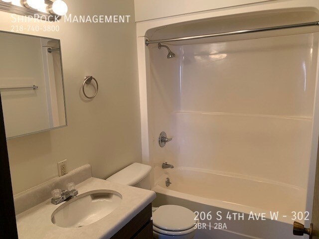 Building Photo - 206 S 4th Ave W