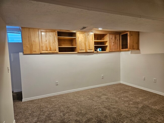 Building Photo - Beautiful 3 Bedroom/2 Bathroom in Bountiful