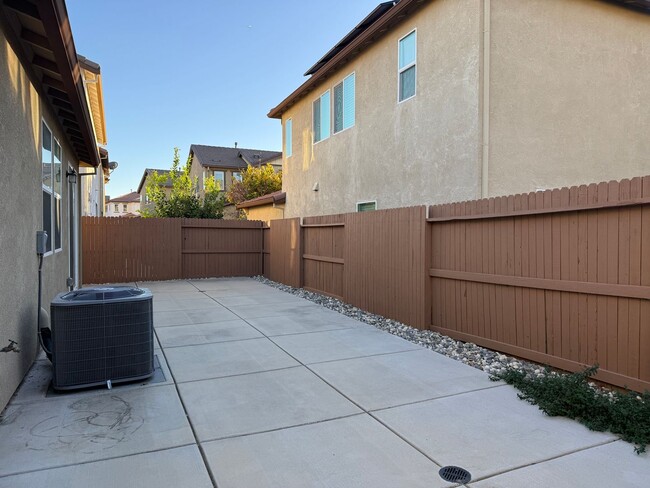 Building Photo - Beautiful Natomas 3 Bed / 2 Bath!