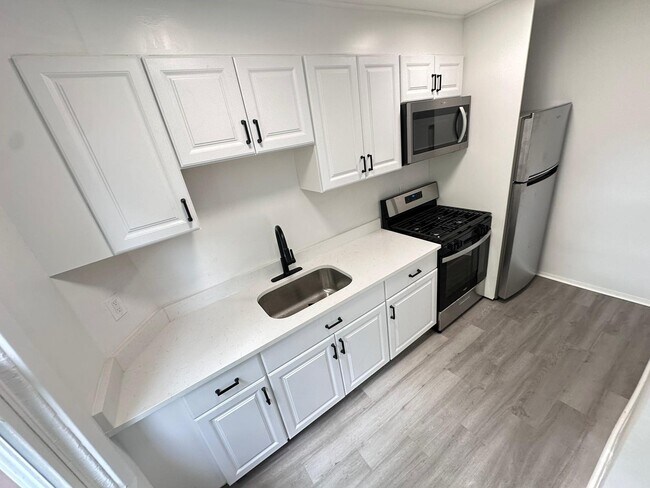 Primary Photo - 109 S 7th Ave