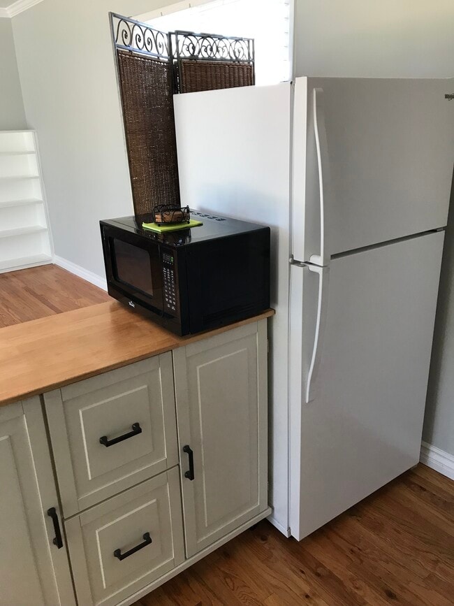 Building Photo - 1304 S Irena Ave