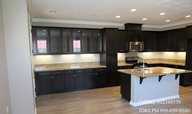 Building Photo - Ontario 3 Bedroom Condo