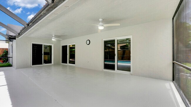 Building Photo - 20977 Country Creek Dr